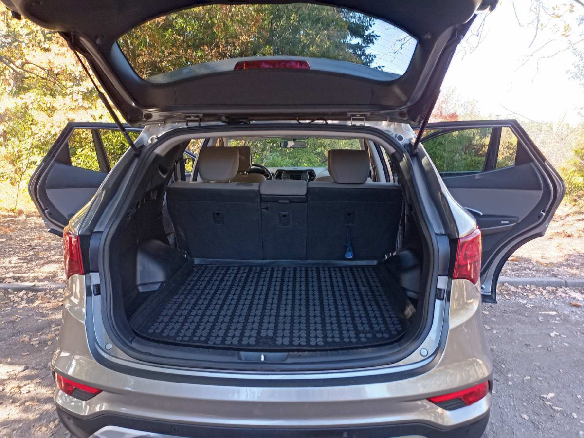 Продавам автомобил Hyundai Santa Fe 2.2 AWD Sport